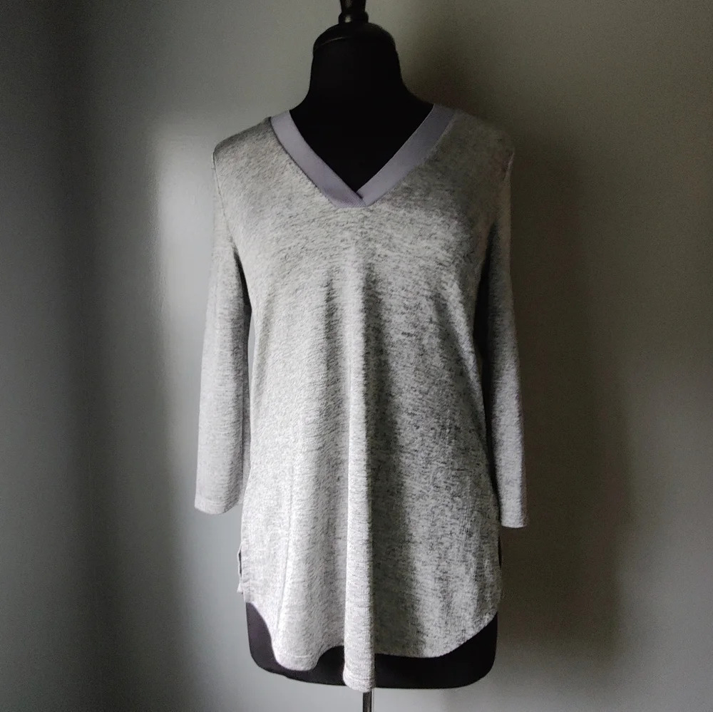 Loft Outlet V-Neckline Long Sleeve